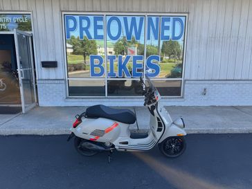 2024 Vespa GTS RST / SEI GIORNI