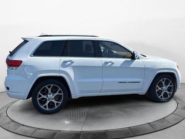 2021 Jeep Grand Cherokee Overland in a Bright White Clear Coat exterior color and Dark Sienna Brown/Blackinterior. Stan McNabb Chrysler Dodge Jeep Ram FIAT 931-408-9662 stanmcnabbcdjr.com 