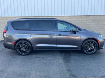 2023 Chrysler Pacifica Touring L in a Granite Crystal Metallic Clear Coat exterior color and Blackinterior. Wilmington Auto Center Chrysler Dodge Jeep Ram (937) 556-6430 wilmingtonautocentercdjr.com 