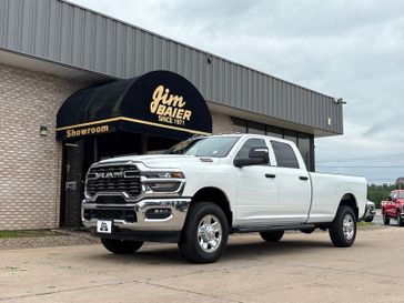 2025 RAM 3500 Tradesman Crew Cab 4x4 8' Box