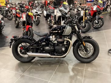 2024 Triumph Bonneville Bobber in a JET BLACK/ASH GRAY exterior color. SoSo Cycles 877-344-5251 sosocycles.com 