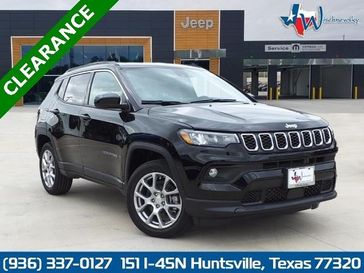 2024 Jeep Compass Latitude Lux 4x4 in a Diamond Black Crystal Pearl Coat exterior color. Wischnewsky Dodge 936-755-5310 wischnewskydodge.com 