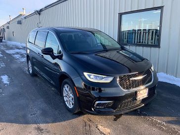 Used 2024 Chrysler Pacifica 