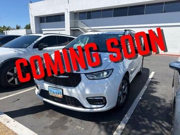 Used 2023 Chrysler Pacifica Limited