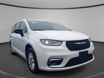New 2025 Chrysler Pacifica Select