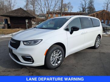 New 2026 Chrysler Pacifica Select Awd