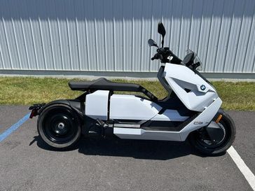 2022 BMW CE 04 