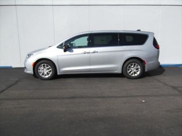 New 2026 Chrysler Pacifica Select