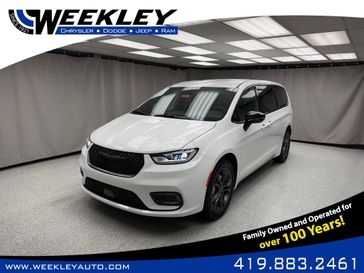 New 2026 Chrysler Pacifica Select