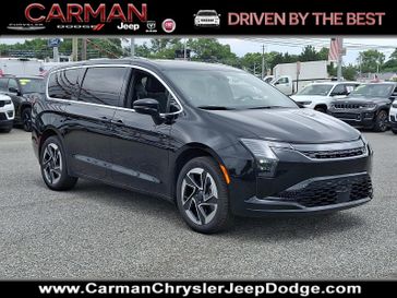 New 2027 Chrysler Pacifica Limited