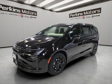 New 2027 Chrysler Pacifica Limited Awd
