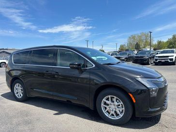New 2027 Chrysler Pacifica Select