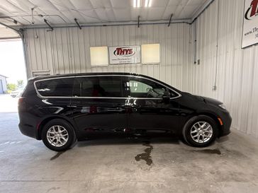 Used 2026 Chrysler Pacifica Select