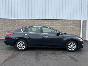 2013 Nissan Altima 2.5 S in a Storm Blue Metallic exterior color and Charcoalinterior. Wilmington Auto Center Chrysler Dodge Jeep Ram (937) 556-6430 wilmingtonautocentercdjr.com 