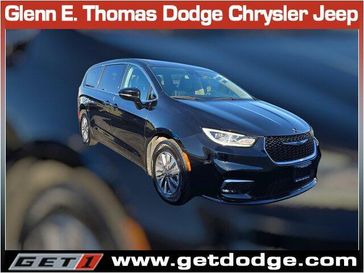 Used 2024 Chrysler Pacifica Hybrid Select