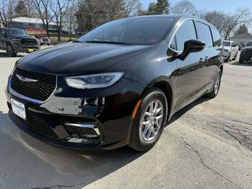 Used 2024 Chrysler Pacifica 