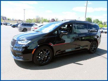 Used 2025 Chrysler Pacifica Limited
