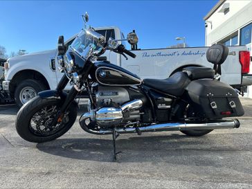 2021 BMW R 18 CLASSIC DARK NOMAD  in a BLACK exterior color. Wagner Motorsports (508) 581-5950 wagnermotorsport.com 