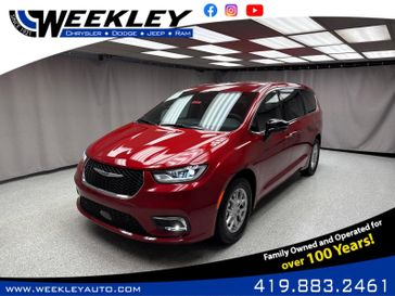 New 2026 Chrysler Pacifica Select