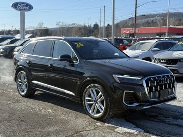 Used 2025 Audi Q7 55 Premium Plus