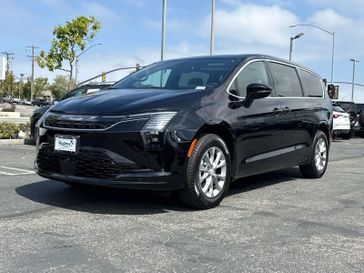 New 2027 Chrysler Pacifica Select Awd
