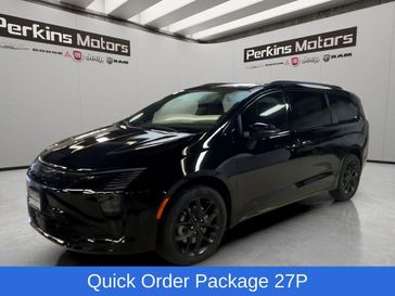 New 2027 Chrysler Pacifica Limited Awd