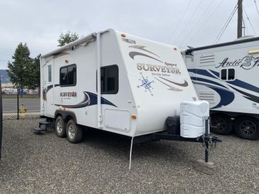 Used 2010 FOREST RIVER SURVEYOR SPORT 186 