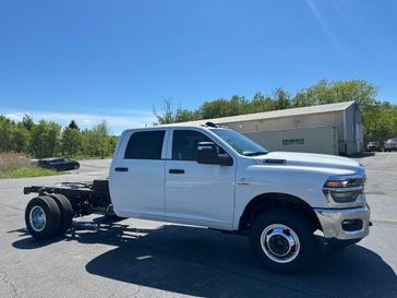 New 2026 RAM 3500 Tradesman Crew Cab Chassis 4x4 60' Ca