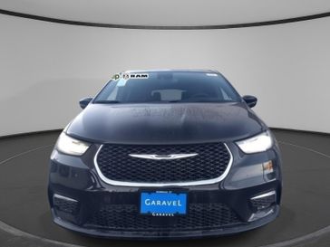 New 2026 Chrysler Pacifica Select