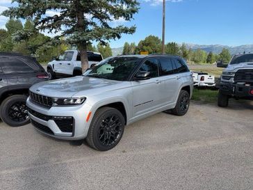 New 2026 Jeep Grand Cherokee Summit 4x4