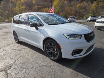 New 2026 Chrysler Pacifica Select