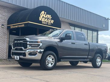 2025 RAM 3500 Tradesman Crew Cab 4x4 6'4' Box