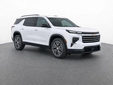 Used 2025 Chevrolet Traverse LT