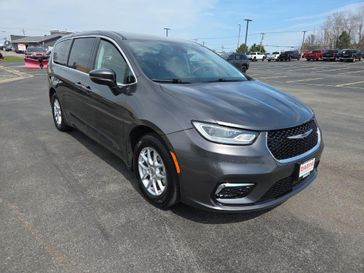 Used 2023 Chrysler Pacifica Touring L