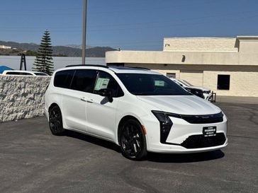 New 2027 Chrysler Pacifica Limited