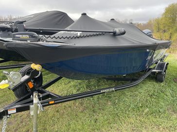 New 2025 SMOKERCRAFT EXC176T 