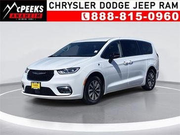 2024 Chrysler Pacifica Plug-in Hybrid Select