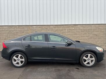 2013 Volvo S60 T5 in a Caspian Blue Metallic exterior color and Charcoal/Off-Blackinterior. Wilmington Auto Center Chrysler Dodge Jeep Ram (937) 556-6430 wilmingtonautocentercdjr.com 