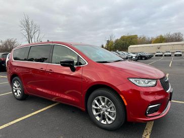 New 2026 Chrysler Pacifica Select Awd