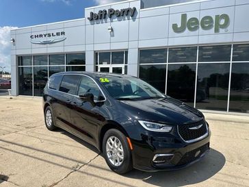 New 2026 Chrysler Pacifica Select