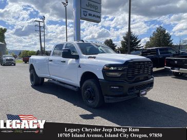 2025 RAM 3500 Tradesman Crew Cab 4x4 8' Box