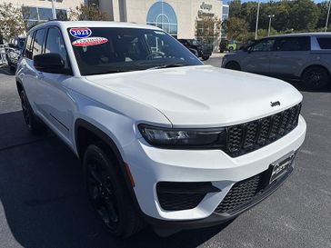 Used 2023 Jeep Grand Cherokee Altitude 4x4