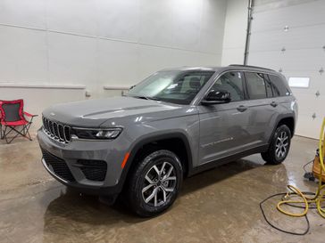 New 2027 Jeep Grand Cherokee Laredo X 4x4