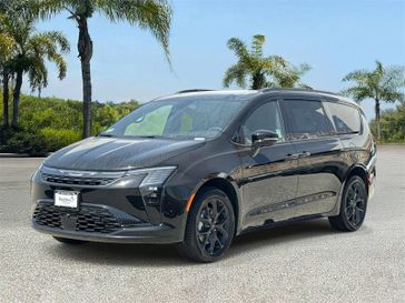 New 2027 Chrysler Pacifica Limited Awd