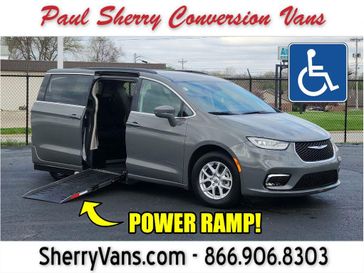 Used 2022 Chrysler Pacifica Touring L