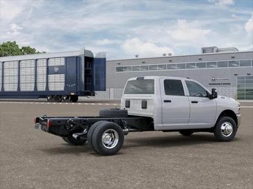 New 2026 RAM 3500 Tradesman Crew Cab Chassis 4x4 60' Ca