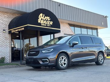 Used 2023 Chrysler Pacifica Limited