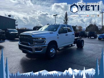 New 2026 RAM 3500 Tradesman Crew Cab Chassis 4x4 60' Ca