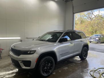 New 2025 Jeep Grand Cherokee Altitude 4x4