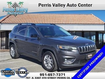 2022 Jeep Cherokee Latitude Lux in a Granite Crystal Metallic Clear Coat exterior color and Blackinterior. Perris Valley Chrysler Dodge Jeep Ram 951-355-1970 perrisvalleydodgejeepchrysler.com 